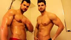 Hot Fighter Raul Muscle Brothers Shower